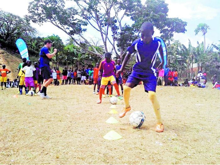 Así se enseña fútbol en el corazón de África