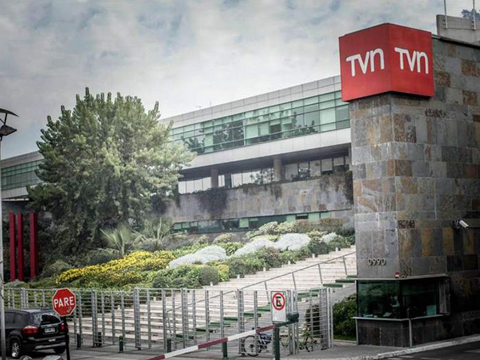 TVN propone dar tiraje a la chimenea y optar por talento joven