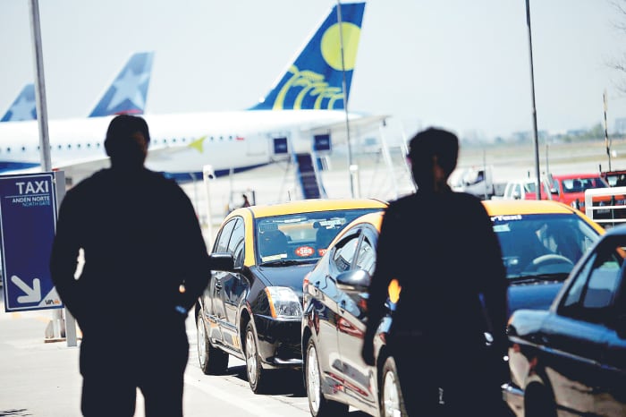 Viajar en avión sale más barato que el taxi al aeropuerto