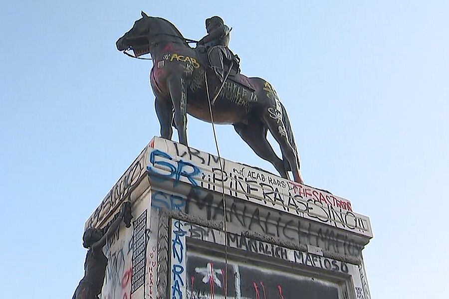 Nuevo viernes de manifestaciones provocó desvíos en la Alameda