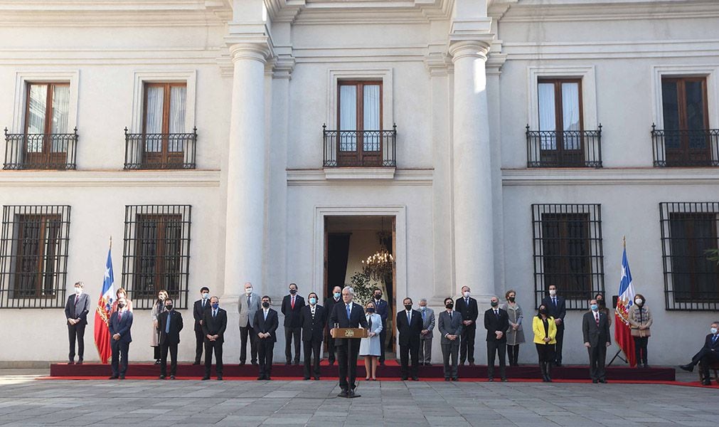 Presidente Piñera le metió mano al 25% del gabinete