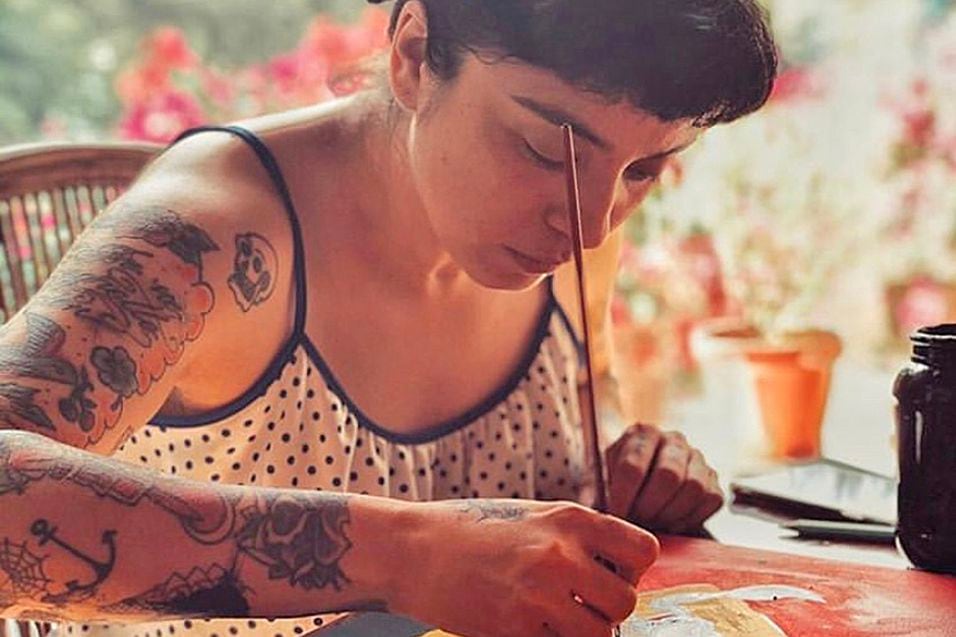 "El arte de Mon Laferte evoca el simbolismo de Frida Kahlo"