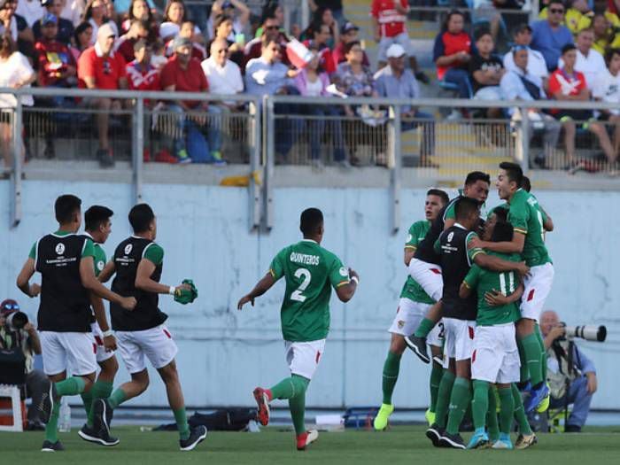 Evo Morales destaca a jugador de Bolivia que celebró nadando ante Chile