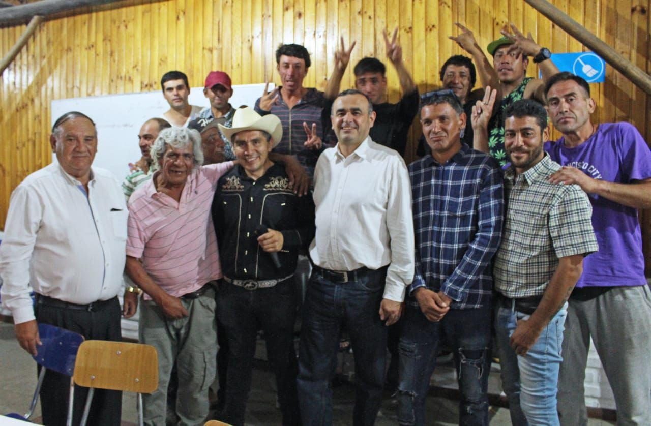 Personas en situación de calle de Melipilla compartieron cena de navidad