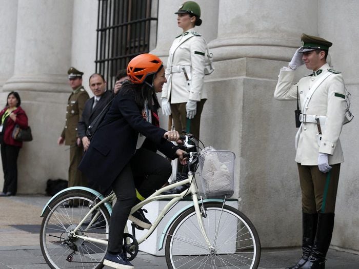 Es de verdad: Ministra del Deporte se sumó al "Día mundial sin autos"