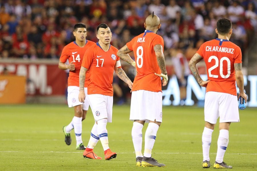 "Nosotros no tenemos la cagada": Gary Medel paró en seco polémica en la Roja