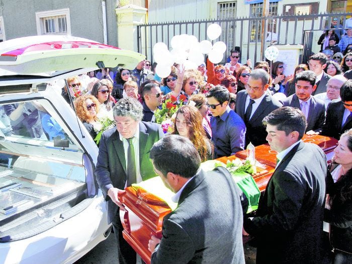 Familiares pidieron justicia en funeral del profesor Nibaldo