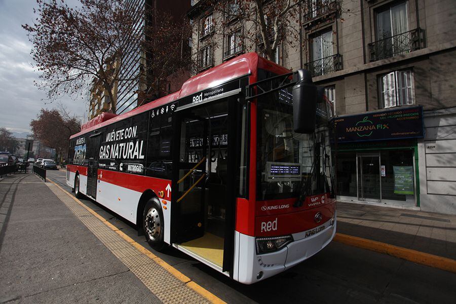 Ministra de Transportes presentan nuevo bus de Gas Natural