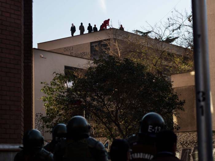 "Pendejos asquerosos": Dra. Cordero reventó a encapuchados de Instituto Nacional