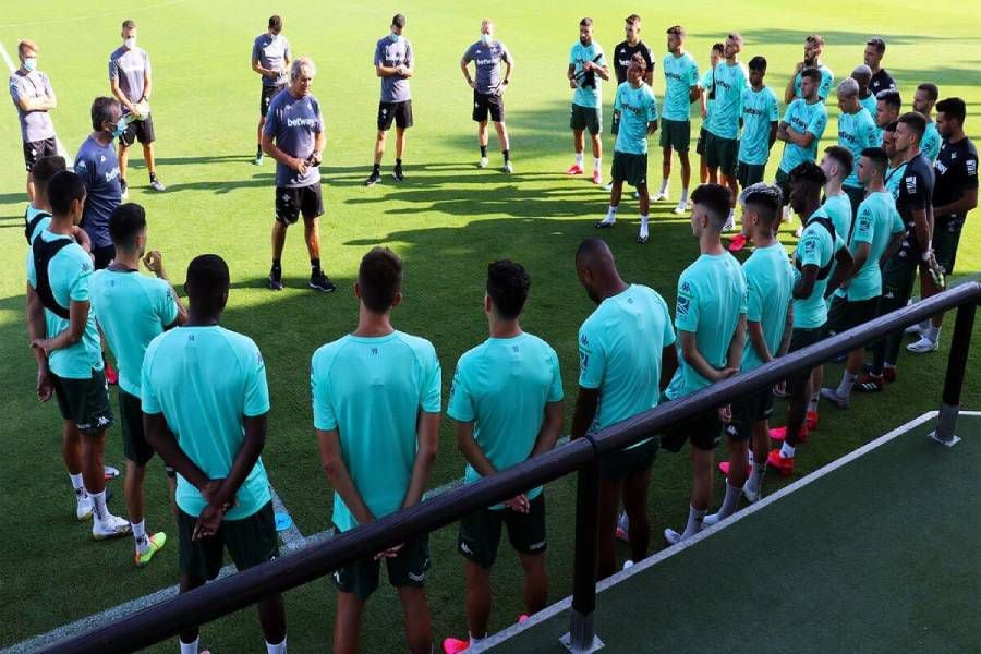 Sufre Pellegrini: Betis informó dos nuevos casos de coronavirus en el plantel