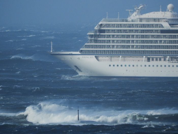 Crucero sufre falla en su motor y provoca evacuación de 1.300 personas