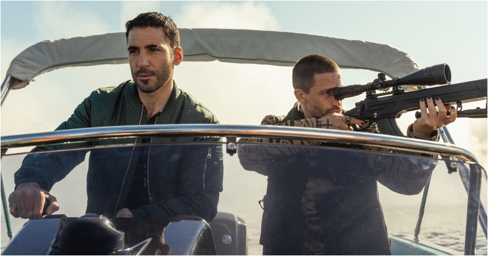 Miguel Ángel Silvestre y Tiago Correa en Sky Rojo