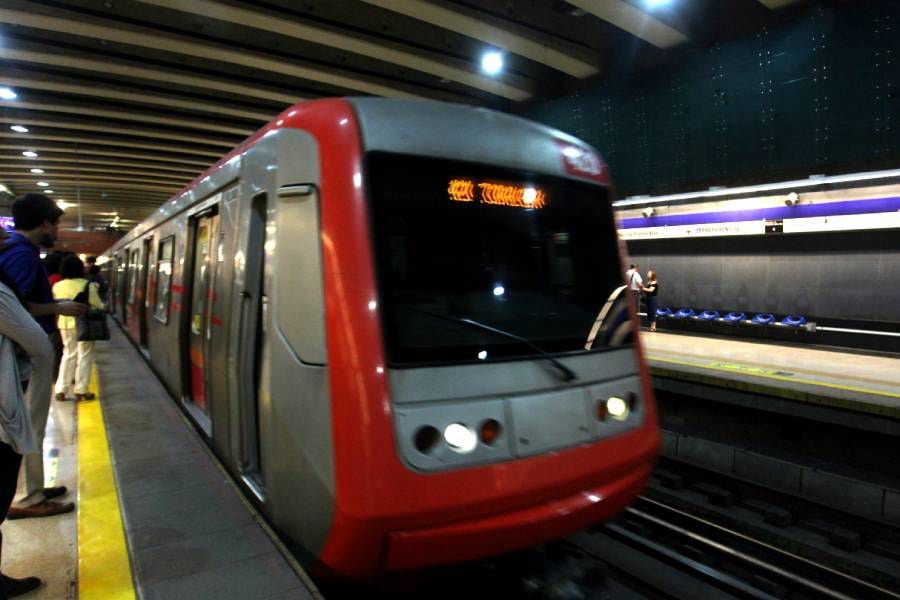 Metro suspende su servicio en distintas estaciones de Línea 4