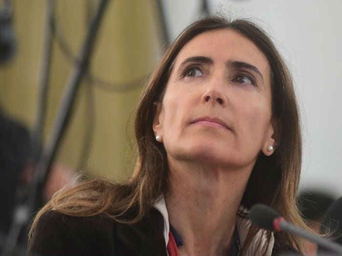 "Sólo por mi condición de mujer": la férrea defensa de ministra Schmidt