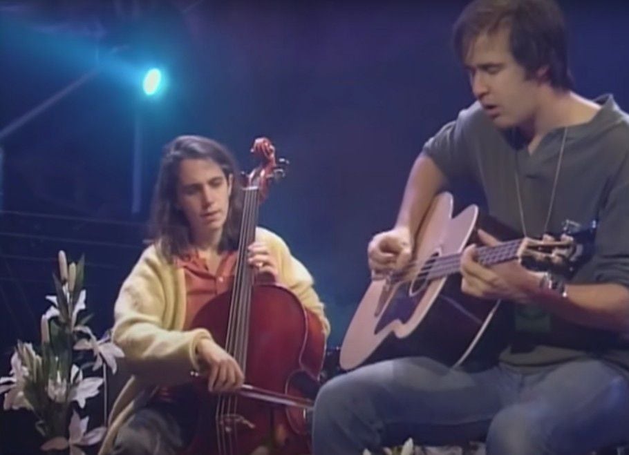 Lori Goldston: la mujer que tocó en el Unplugged de Nirvana