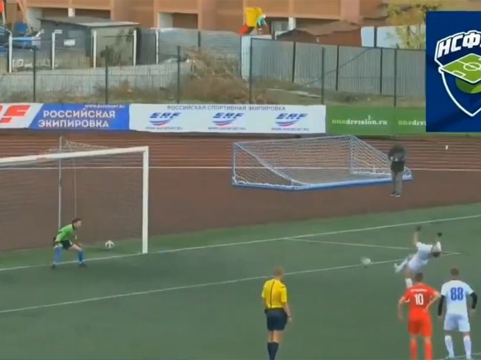 [Video] Ruso maravilló al planeta fútbol con su "penal acrobático"