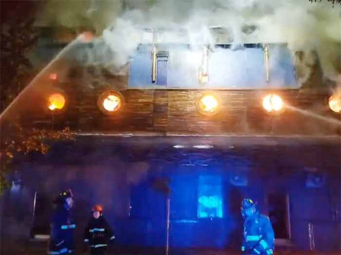 [Videos] Incendio destruyó el conocido restaurante Ocean Pacific's