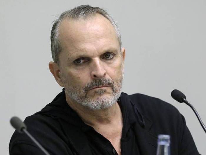 Miguel Bosé nuevamente critica a Michelle Bachelet : "Me está quitando el sueño. No va a Caracas"