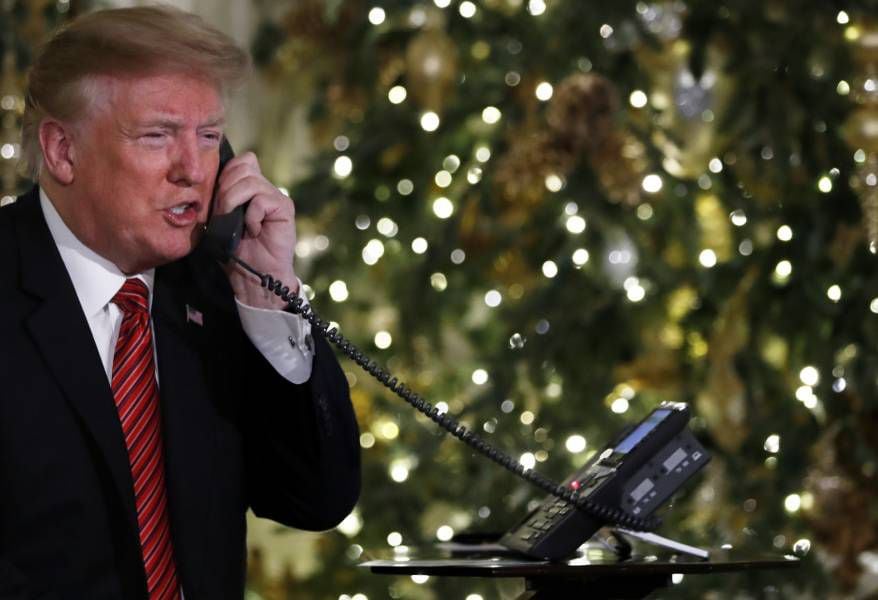 Trump desata críticas por preguntarle a niño si cree en el Viejito Pascuero