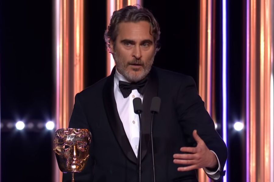 La reverencia de Joaquin Phoenix al príncipe William que causó furor en redes sociales