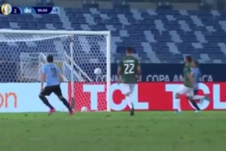 El increíble gol que se farreó Uruguay en el último minuto ante Bolivia