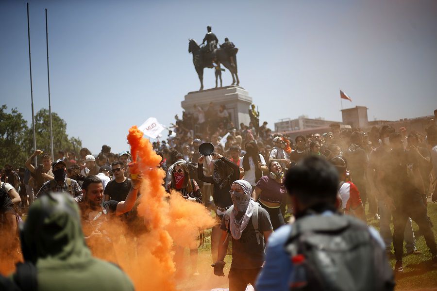 Gran cantidad de personas se manifiestan en Plaza Italia