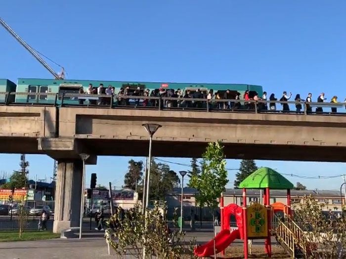 Corte de electricidad obliga a evacuar Línea 5 del Metro