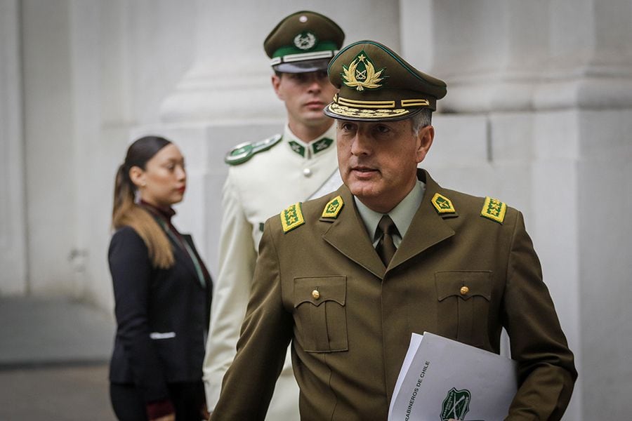 Ministro del Interior recibe al General Director de Carabineros
