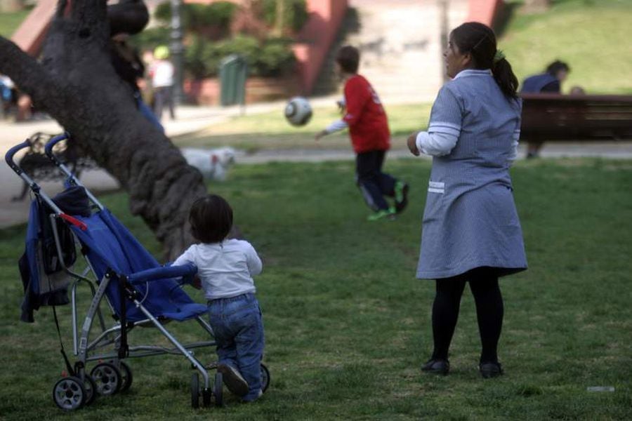 "Ley Cuida a quien te cuida": dirigentas de trabajadoras de casa particular enviaron carta a Piñera