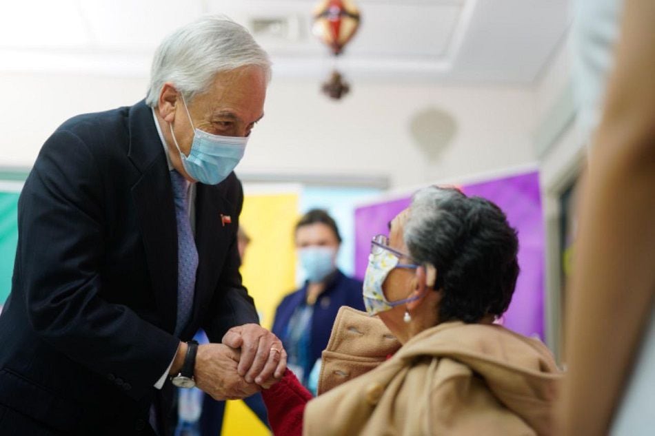 "¿Cómo pueden ser tan porfiados": Piñera envía mensaje a rezagados tras inicio de tercera dosis