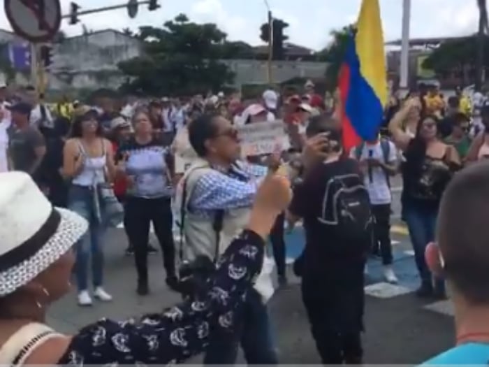 "El Baile de los que sobran": el himno de las machas se hizo presente en Colombia