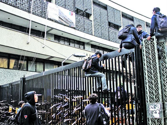 En promedio seis escolares son expulsados de colegios chilenos cada semana