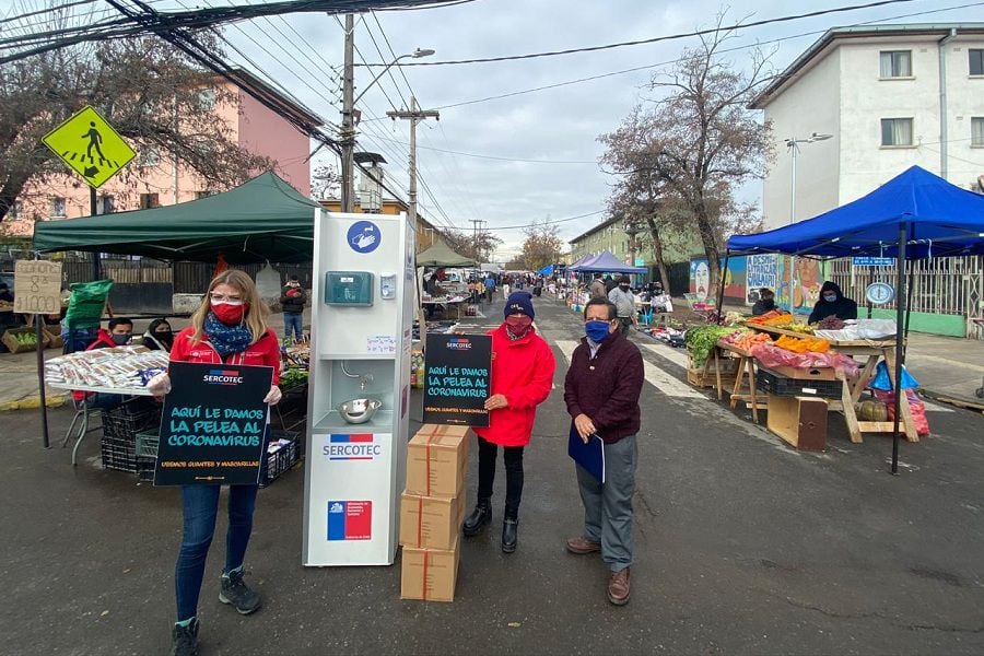 Full equipadas: ferias libres de Santiago recibieron kit de sanitización