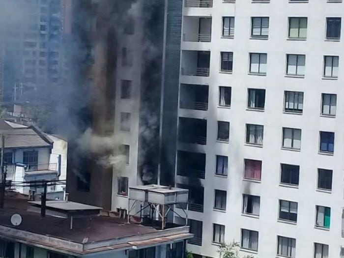 Hombre saltó desde tercer piso de edificio para escapar de incendio en Ñuñoa