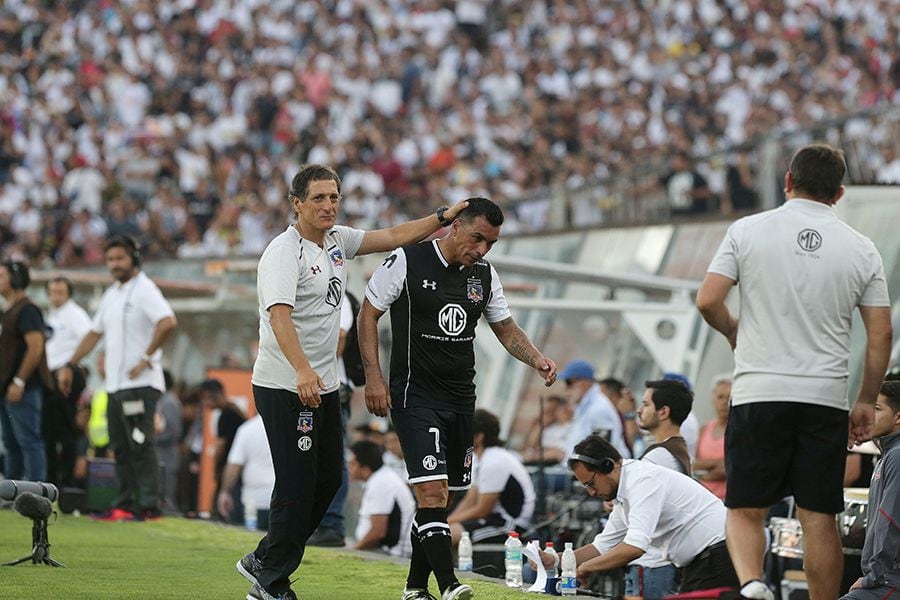 Murió la flor entre Esteban Paredes y Mario Salas