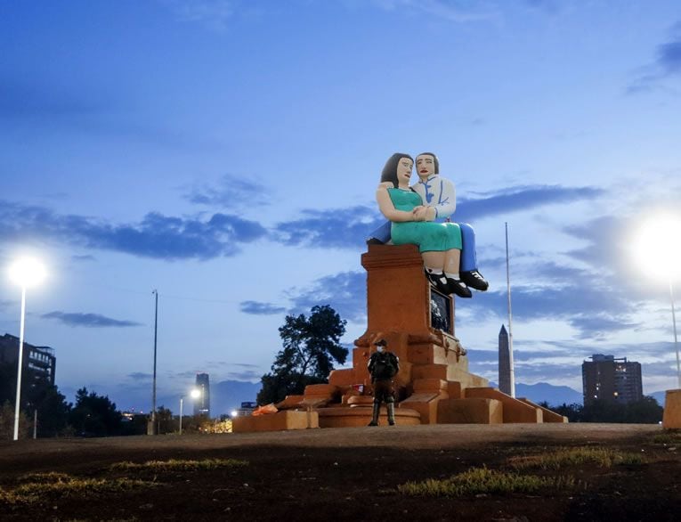 Miley Cirus, Perales y el Titanic: los memes que dejó el retiro de la estatua del General Baquedano