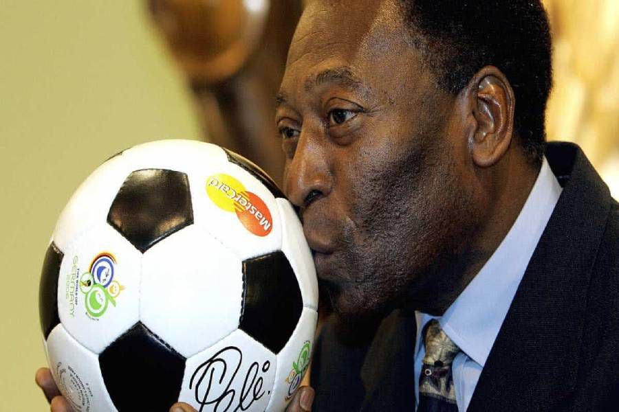 El mundo del fútbol se rinde ante el "Rey" Pelé en su cumpleaños 80