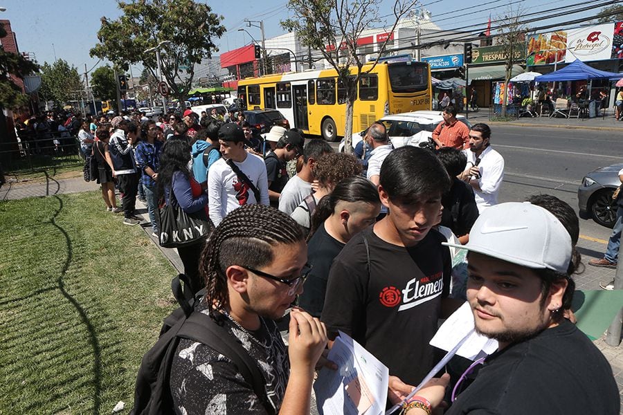 JOVENES SE PRESENTAN PARA SERVICIO MILITAR EN PUENTE ALTO