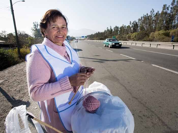 Vendedora de dulces de La Ligua tejió chalecos para multitienda