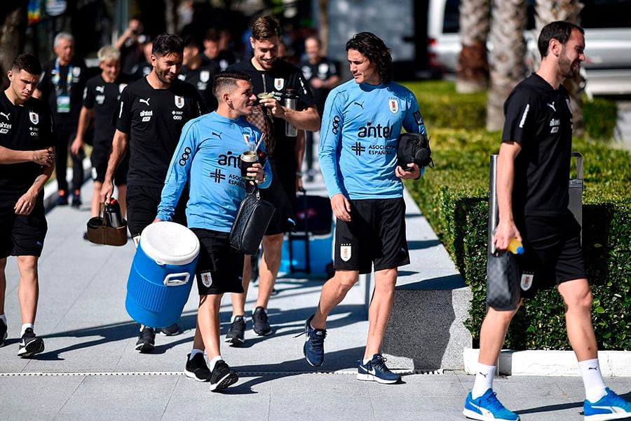 Lucas Torreira agarra camiseta titular en Uruguay