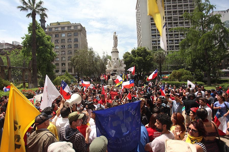 Manifestantes ingresan al ex congreso nacional