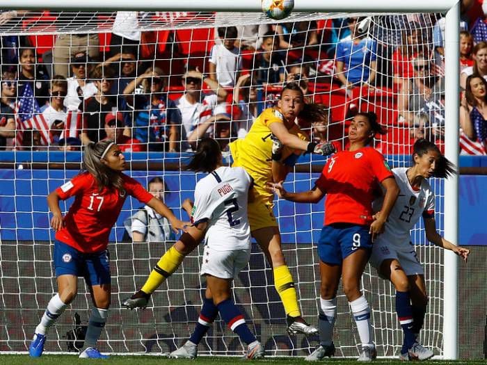 ¿Podría Tiane Endler jugar en una liga masculina?