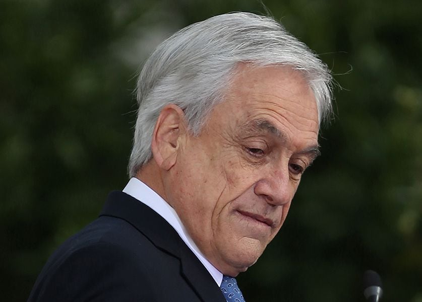 Se querellan contra Presidente Piñera por no usar mascarilla al lado de una adulto mayor