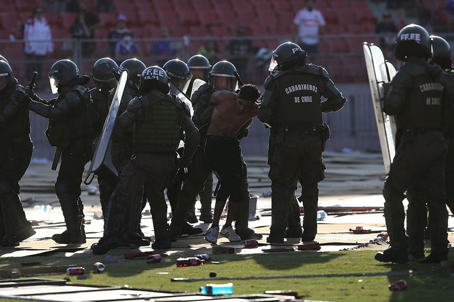 El fútbol chileno en medio de las manifestaciones y el accionar de carabineros