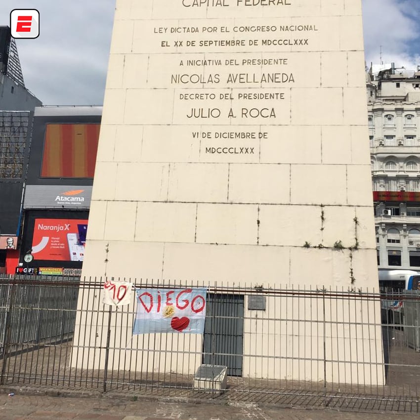 Argentinos se convocan para despedir a Maradona en el Obelisco