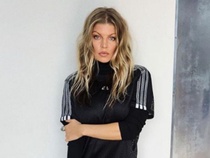 "Increíblemente orgullosa": Fergie felicita a chilenas tras histórica marcha del 8M