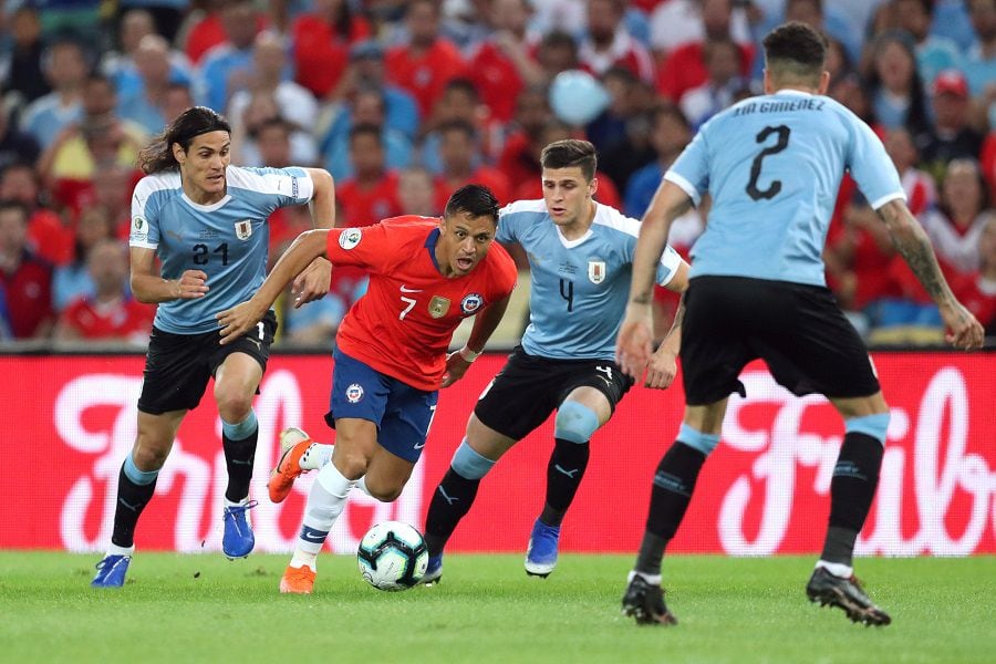 Chile se juega el liderato del grupo C ante Uruguay