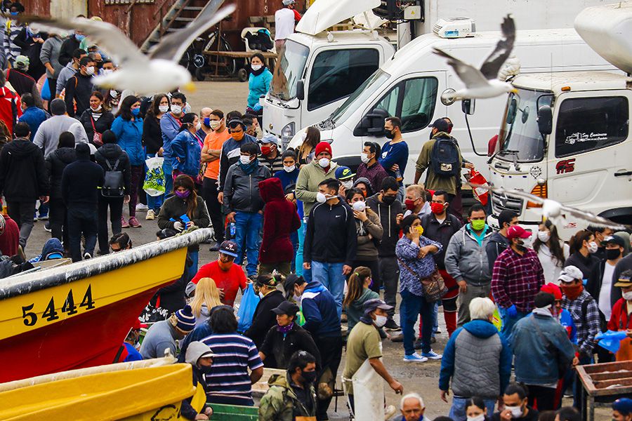 VALPARAISO: Gran cantidad de personas visita Caleta Portales por Semana Santa. 10/04/2020