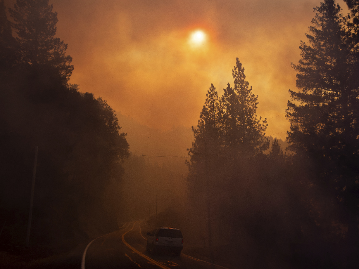 Más de 200 desaparecidos por el peor incendio forestal registrado en California