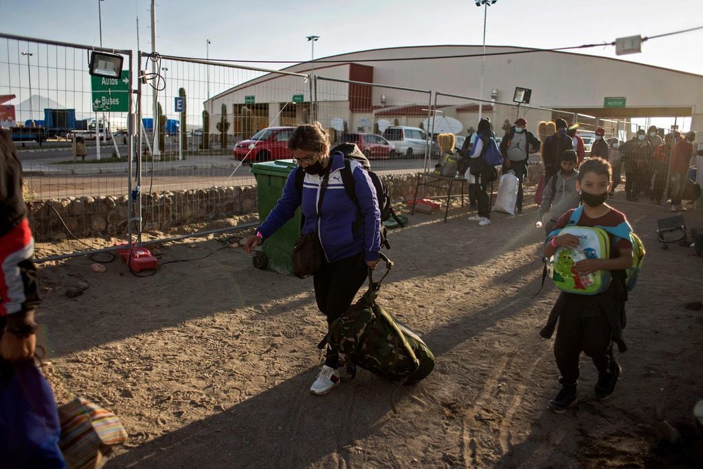 Pasos fronterizos entre Chile y Bolivia estarán abiertos 24/7. ¿Qué significa? Foto: DIEGO REYES/AFP